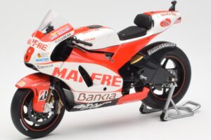 Ducati Desmosedici GP11 #8 H. Barbera Ducati MotoGP Team MotoGP 2011 Minichamps 1:12 123110008 Kov – obrázok 2 z 6