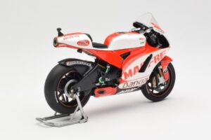 Ducati Desmosedici GP11 #8 H. Barbera Ducati MotoGP Team MotoGP 2011 Minichamps 1:12 123110008 Kov – obrázok 3 z 6