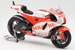 Ducati Desmosedici GP11 #8 H. Barbera Ducati MotoGP Team MotoGP 2011 Minichamps 1:12 123110008 Kov – obrázok 4 z 6