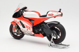 Ducati Desmosedici GP11 #8 H. Barbera Ducati MotoGP Team MotoGP 2011 Minichamps 1:12 123110008 Kov – obrázok 5 z 6
