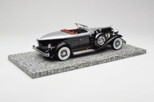 Duesenberg Model J Torpedo Disappearing Top Convertible Coupe Strieborný Čierny Minichamps 1:18 107150431 Živica – obrázok 2 z 6