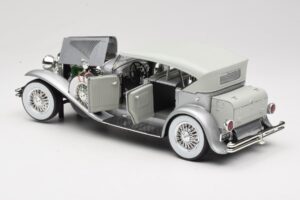 Duesenberg SJ Strieborný GreenLight 1:18 13525 Kov – obrázok 5 z 8