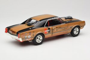 Oldsmobile 442 Hurst Hairy Olds Twin-Engine 4WD 1966 Highway 61 1:18 50089 Kov – obrázok 3 z 8