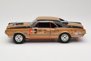 Oldsmobile 442 Hurst Hairy Olds Twin-Engine 4WD 1966 Highway 61 1:18 50089 Kov – obrázok 4 z 8