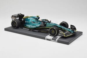 Aston Martin AMR22 Aramco #5 S. Vettel Abu Dhabi GP 2022 Last Race Collector's Edition Minichamps 1:18 117222205 Živica – obrázok 4 z 7
