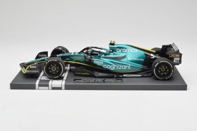 Aston Martin AMR22 Aramco #5 S. Vettel Abu Dhabi GP 2022 Last Race Collector's Edition Minichamps 1:18 117222205 Živica