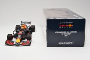 Aston Martin Red Bull Racing RB15 #33 M. Verstappen F1 2019 Minichamps 1:18 110190033 Kov – obrázok 6 z 7