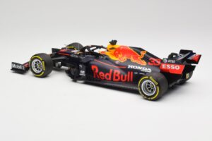 Aston Martin Red Bull Racing RB16 #33 M. Verstappen Abu Dhabi GP Winner 2020 Minichamps 1:18 110201733 Kov – obrázok 5 z 7