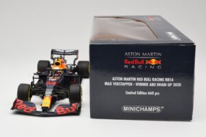 Aston Martin Red Bull Racing RB16 #33 M. Verstappen Abu Dhabi GP Winner 2020 Minichamps 1:18 110201733 Kov – obrázok 6 z 7