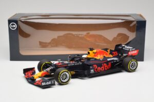 Aston Martin Red Bull Racing RB16 #33 M. Verstappen Abu Dhabi GP Winner 2020 Minichamps 1:18 110201733 Kov – obrázok 7 z 7