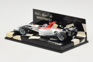 BAR 006 Honda #10 T. Sato BAR Honda F1 Team 2004 Minichamps 1:43 400040010 Kov – obrázok 3 z 5