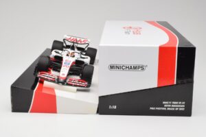 Haas VF-22 #20 K. Magnussen Pole Position Brazil GP 2022 Minichamps 1:18 147222120 Kov – obrázok 6 z 7