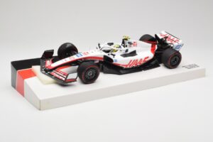 Haas VF-22 #47 M. Schumacher Bahrain GP 2022 Minichamps 1:18 147220147 Kov – obrázok 2 z 7