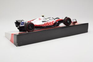 Haas VF-22 #47 M. Schumacher Bahrain GP 2022 Minichamps 1:18 147220147 Kov – obrázok 3 z 7