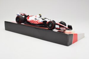 Haas VF-22 #47 M. Schumacher Bahrain GP 2022 Minichamps 1:18 147220147 Kov – obrázok 4 z 7