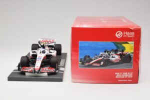 Haas VF-22 #47 M. Schumacher Brazilian GP 2022 Minichamps 1:18 117222147 Živica – obrázok 6 z 7