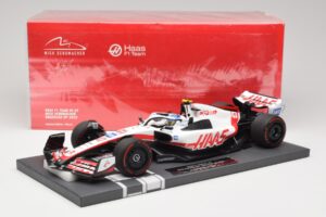 Haas VF-22 #47 M. Schumacher Brazilian GP 2022 Minichamps 1:18 117222147 Živica – obrázok 7 z 7