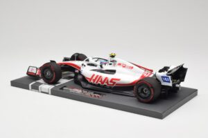 Haas VF-22 #47 M. Schumacher British GP 2022 Minichamps 1:18 117221047 Živica – obrázok 5 z 7