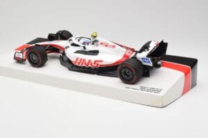 Haas VF-22 #47 M. Schumacher British GP Points 2022 Minichamps 1:18 147221047 Kov – obrázok 5 z 6