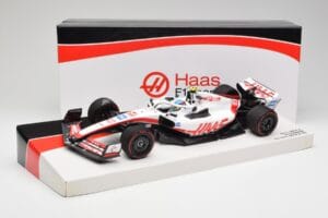 Haas VF-22 #47 M. Schumacher British GP Points 2022 Minichamps 1:18 147221047 Kov – obrázok 6 z 6