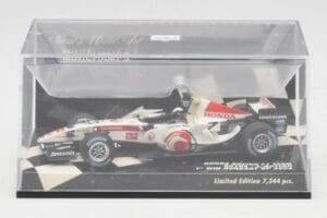 Honda RA106 #12 J. Button Hungarian GP Winner F1 2006 Minichamps 1:43 400060112 Kov – obrázok 5 z 5