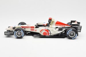 Honda Racing Team RA106 #11 R. Barrichello F1 2006 Minichamps 1:18 100060011 Kov – obrázok 3 z 6