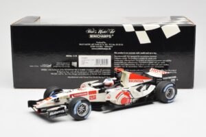 Honda Racing Team RA106 #11 R. Barrichello F1 2006 Minichamps 1:18 100060011 Kov – obrázok 6 z 6