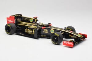 Lotus Renault GP R31 #10 B. Senna F1 2011 Minichamps 1:18 150110079-C1 Kov – obrázok 4 z 7