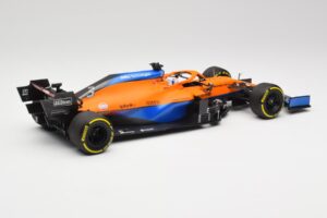McLaren MCL35M #3 D. Ricciardo Bahrain GP 2021 Minichamps 1:18 530211803 Kov – obrázok 2 z 7