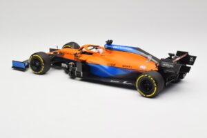 McLaren MCL35M #3 D. Ricciardo Bahrain GP 2021 Minichamps 1:18 530211803 Kov – obrázok 5 z 7