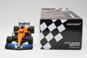 McLaren MCL35M #3 D. Ricciardo Bahrain GP 2021 Minichamps 1:18 530211803 Kov – obrázok 6 z 7