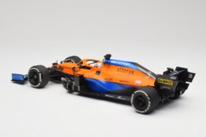 McLaren MCL35M #3 D. Ricciardo Italian GP Winner 2021 Minichamps 1:18 530213303 Živica – obrázok 5 z 7