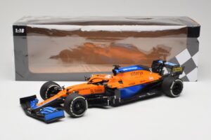 McLaren MCL35M #3 D. Ricciardo Italian GP Winner 2021 Minichamps 1:18 530213303 Živica – obrázok 7 z 7