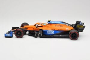 McLaren MCL35M #4 L. Norris Pole Position Russian GP 2021 Minichamps 1:18 530213404 Kov – obrázok 3 z 7