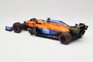 McLaren MCL35M #4 L. Norris Pole Position Russian GP 2021 Minichamps 1:18 530213404 Kov – obrázok 5 z 7