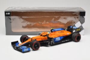 McLaren MCL35M #4 L. Norris Pole Position Russian GP 2021 Minichamps 1:18 530213404 Kov – obrázok 7 z 7