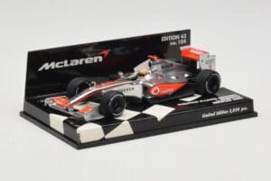 McLaren Mercedes MP4-24 #1 L. Hamilton Showcar 2009 Minichamps 1:43 530094371 Kov – obrázok 2 z 5