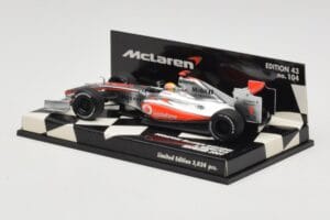 McLaren Mercedes MP4-24 #1 L. Hamilton Showcar 2009 Minichamps 1:43 530094371 Kov – obrázok 3 z 5