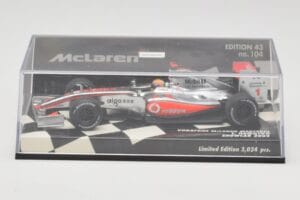 McLaren Mercedes MP4-24 #1 L. Hamilton Showcar 2009 Minichamps 1:43 530094371 Kov – obrázok 5 z 5