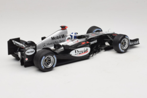 McLaren MP4/19 Mercedes D. Coulthard F1 2004 Minichamps 1:18 530041805 Kov – obrázok 2 z 7