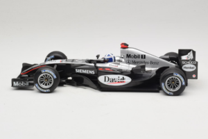 McLaren MP4/19 Mercedes D. Coulthard F1 2004 Minichamps 1:18 530041805 Kov – obrázok 3 z 7