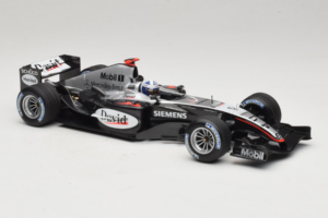 McLaren MP4/19 Mercedes D. Coulthard F1 2004 Minichamps 1:18 530041805 Kov – obrázok 4 z 7