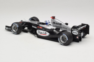 McLaren MP4/19 Mercedes D. Coulthard F1 2004 Minichamps 1:18 530041805 Kov – obrázok 5 z 7