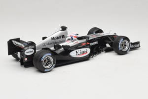 McLaren MP4/19 Mercedes K. Raikkonen F1 2004 Minichamps 1:18 530041806 Kov – obrázok 2 z 7
