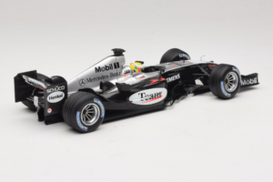 McLaren MP4/19 Mercedes L. Hamilton Autosport Young Driver Test Silverstone 2004 Minichamps 1:18 530044418 Kov – obrázok 2 z 7