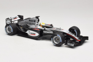 McLaren MP4/19 Mercedes L. Hamilton Autosport Young Driver Test Silverstone 2004 Minichamps 1:18 530044418 Kov – obrázok 4 z 7