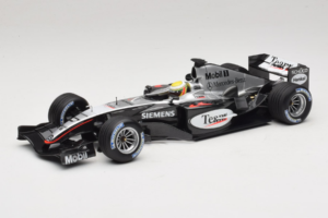 McLaren MP4/19 Mercedes L. Hamilton Autosport Young Driver Test Silverstone 2004 Minichamps 1:18 530044418 Kov