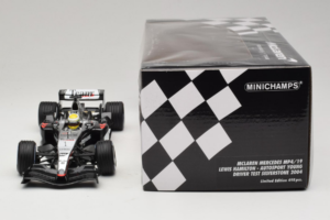 McLaren MP4/19 Mercedes L. Hamilton Autosport Young Driver Test Silverstone 2004 Minichamps 1:18 530044418 Kov – obrázok 6 z 7