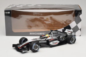 McLaren MP4/19 Mercedes L. Hamilton Autosport Young Driver Test Silverstone 2004 Minichamps 1:18 530044418 Kov – obrázok 7 z 7