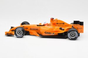 McLaren MP4-20 Mercedes G. Paffett Interim Test Car 2006 Minichamps 1:18 530061895 Kov – obrázok 3 z 6